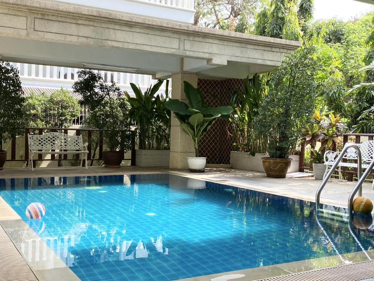14 Place Sukhumvit Suites Bangkok Bagian luar foto