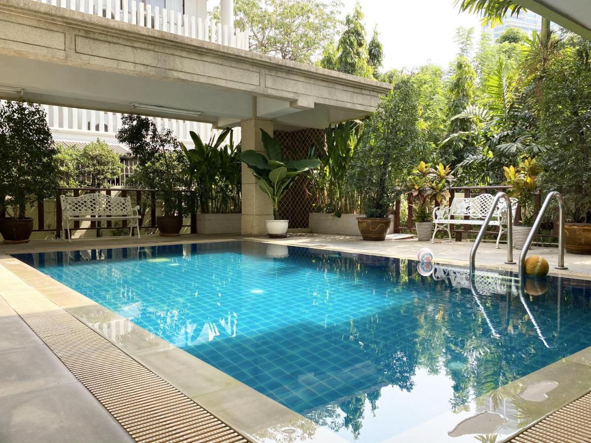 14 Place Sukhumvit Suites Bangkok Bagian luar foto